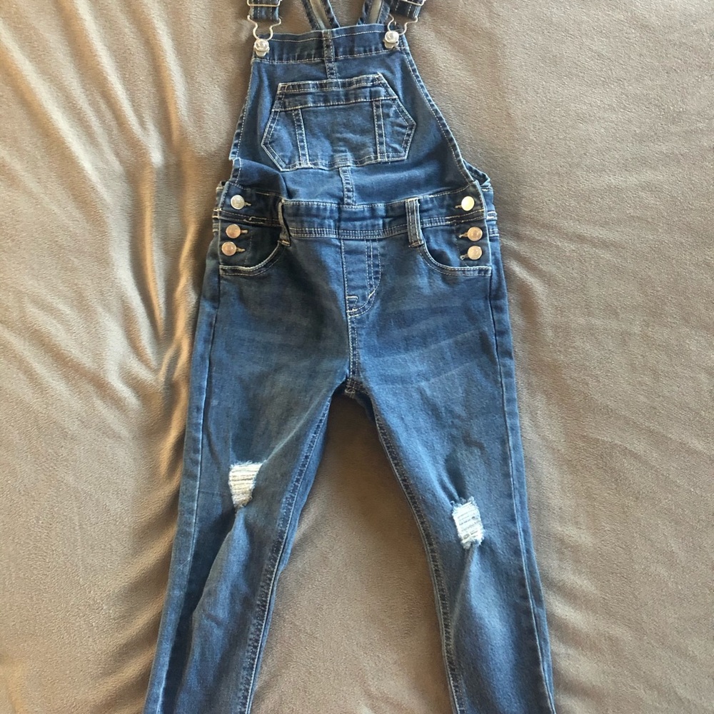 Girl overalls size 5/6